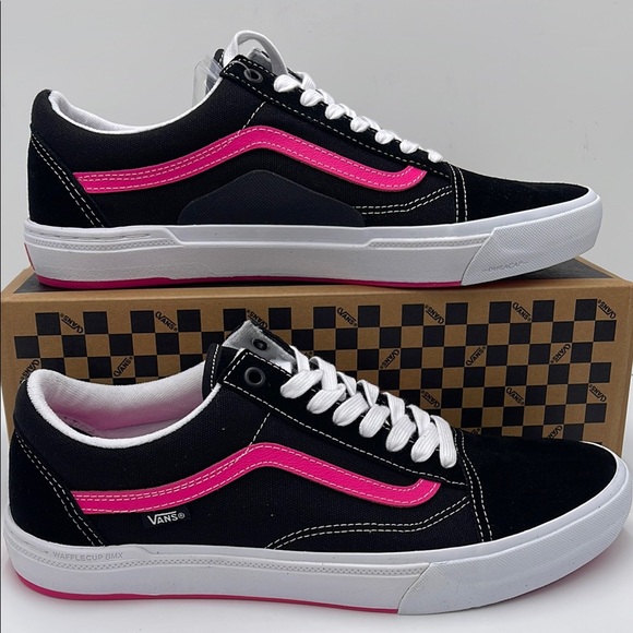 Vans Men's Black and Pink Sneakers Bmx Old Skool
Black/Neon Pink
VN0005UZBFY - Picture 2 of 16